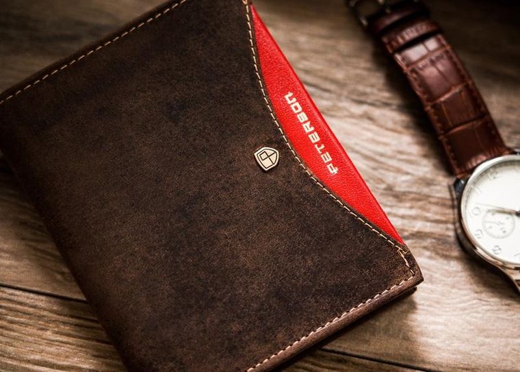 Czarny, pionowy portfel męski ze skóry naturalnej, Peterson