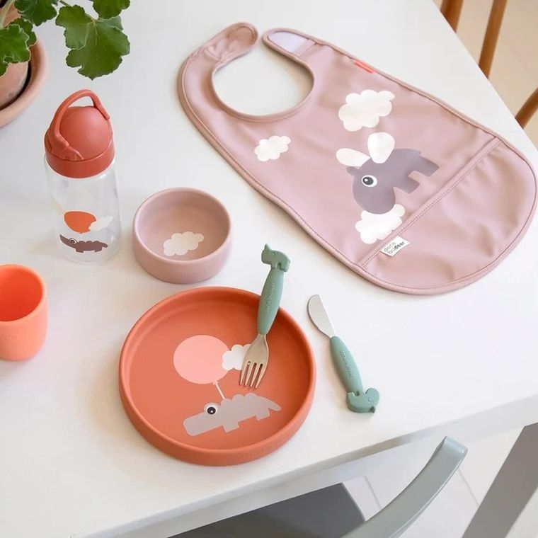 Done by Deer, Happy Clouds, śliniak z kieszonką, powder