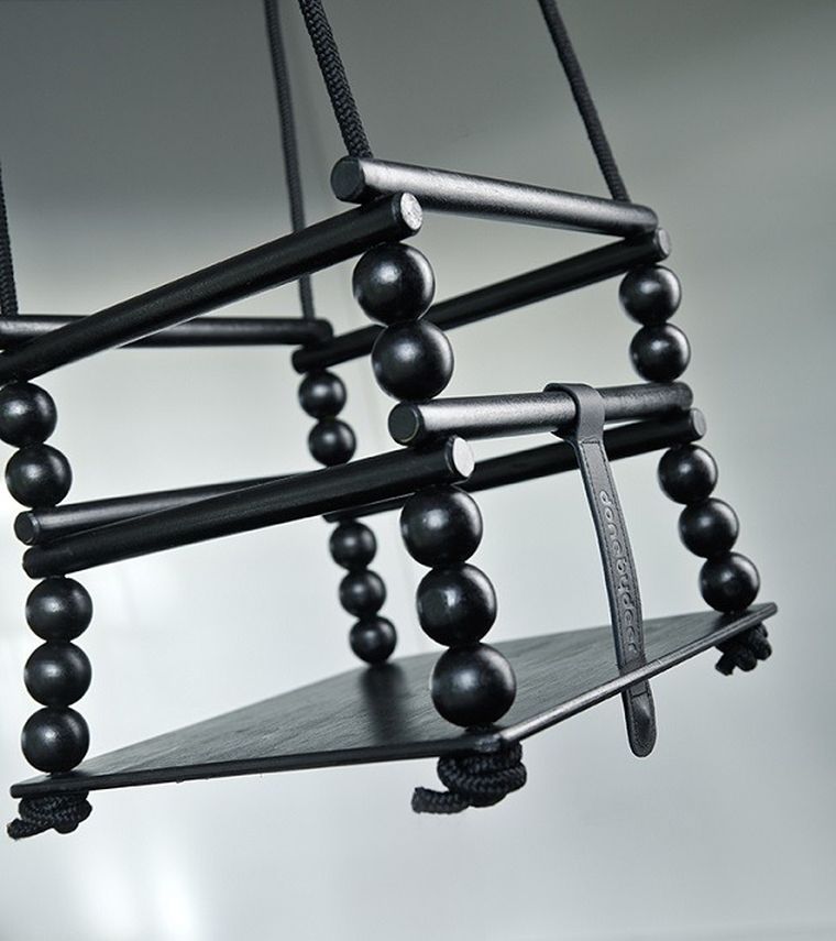 Done by Deer, huśtawka drewniana, czarna