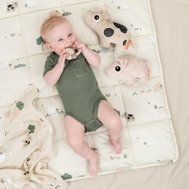 Done By Deer, Krówka Dotti, maskotka, sand, 25 cm