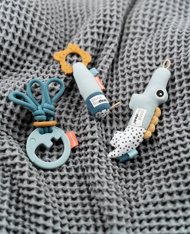 Done by Deer, zestaw prezentowy z grzechotkami, blue