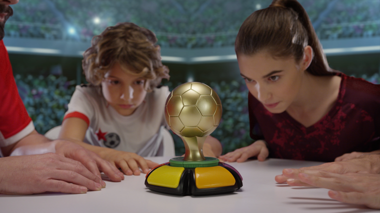 Dumel Discovery, Fanzone, gra familijna