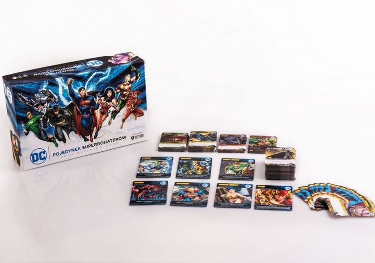 Egmont, Pojedynek Superbohaterów, gra karciana