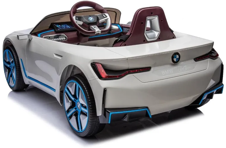 Enero, BMW I4, pojazd na akumulator, biały