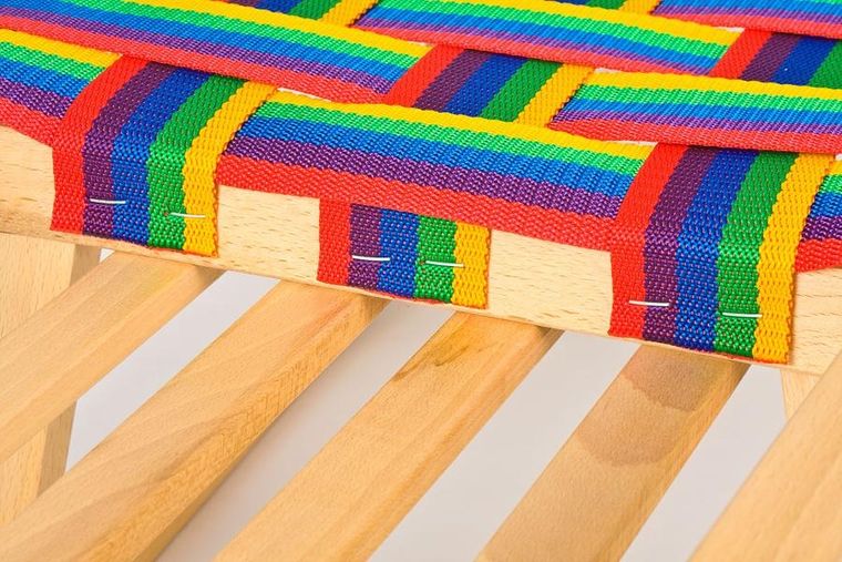 Enero, Nina, drewniane sanki z oparciem