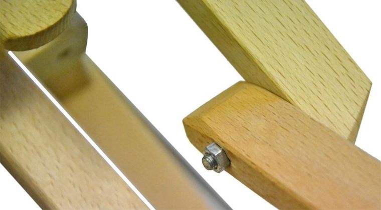 Enero, Nina, drewniane sanki z oparciem