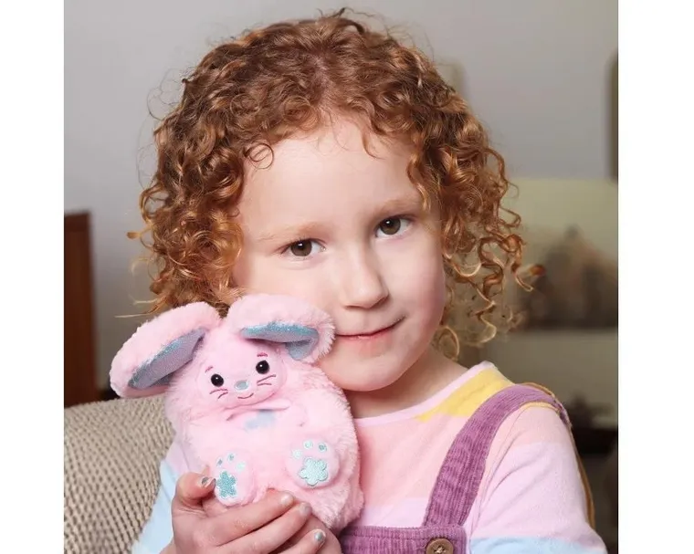 Epee, Kulisie, Króliś Flora, maskotka interaktywna