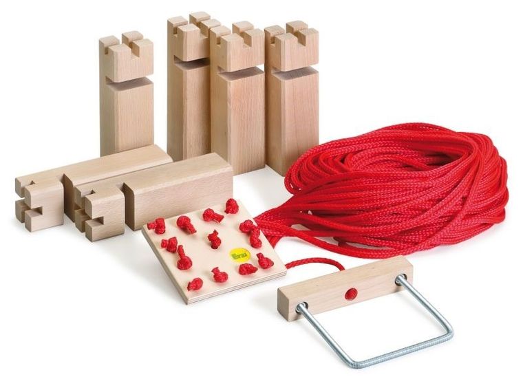 Erzi, Wieża Froebla, drewniana gra zręcznościowa