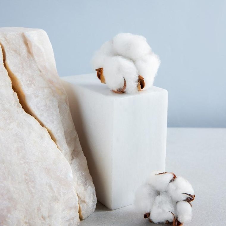 Essentia Nature, odświeżacz w sprayu do tkanin i wnętrz, Kwiat Bawełny. 250 ml