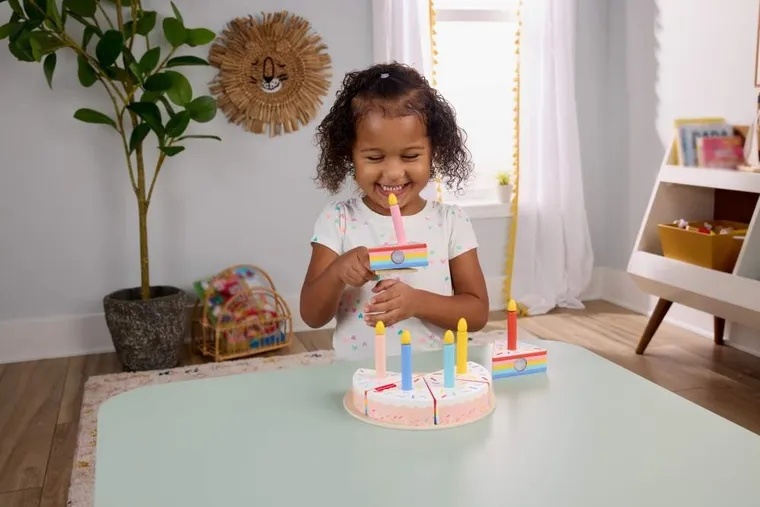 Fisher-Price, Drewniany tort urodzinowy, zabawka edukacyjna