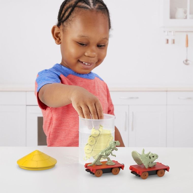 Fisher-Price, Tomek i Przyjaciele, Color Reveal, lokomotywa + wagoniki, 1 szt.