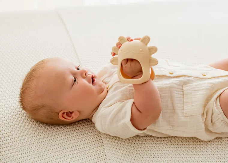 GiliGums, Aksolotl, gryzak silikonowy, beżowy