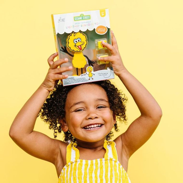 Glo Pals, Ulica Sezamkowa, Wielki Ptak, postać do kąpieli i kostki sensoryczne świecące w wodzie, zestaw