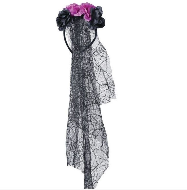 Guirca, opaska z welonem, wianek z kwiatami, czarna