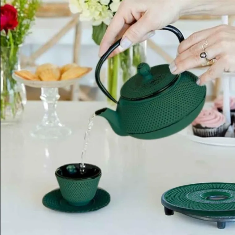 Hage, zestaw dzbanek żeliwny, z filiżankami i podgrzewaczem, zielony, 4-60 ml, 900 ml