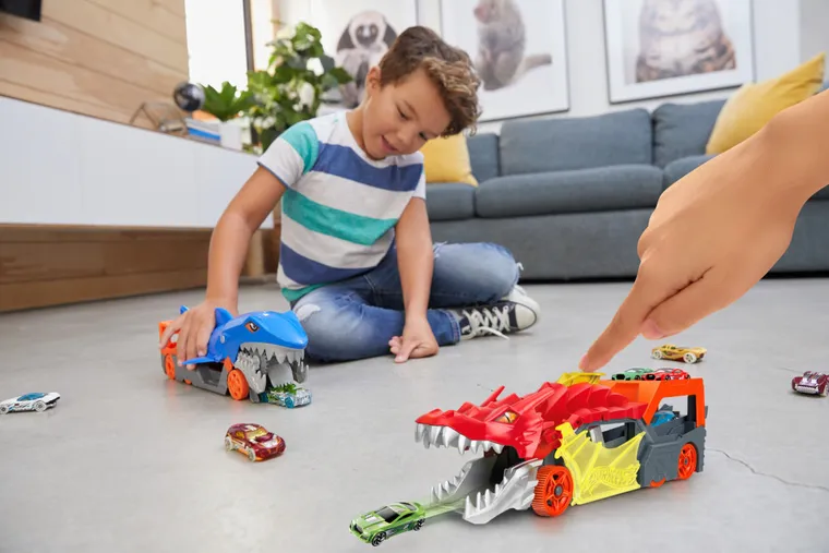 Hot Wheels, Transportery Rekin i Smok i 10 autek, zestaw