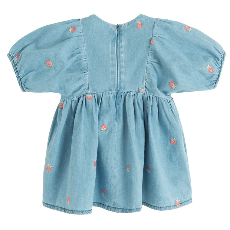 Jeansowa sukienka z krótkim rękawem w truskawki Cool Club