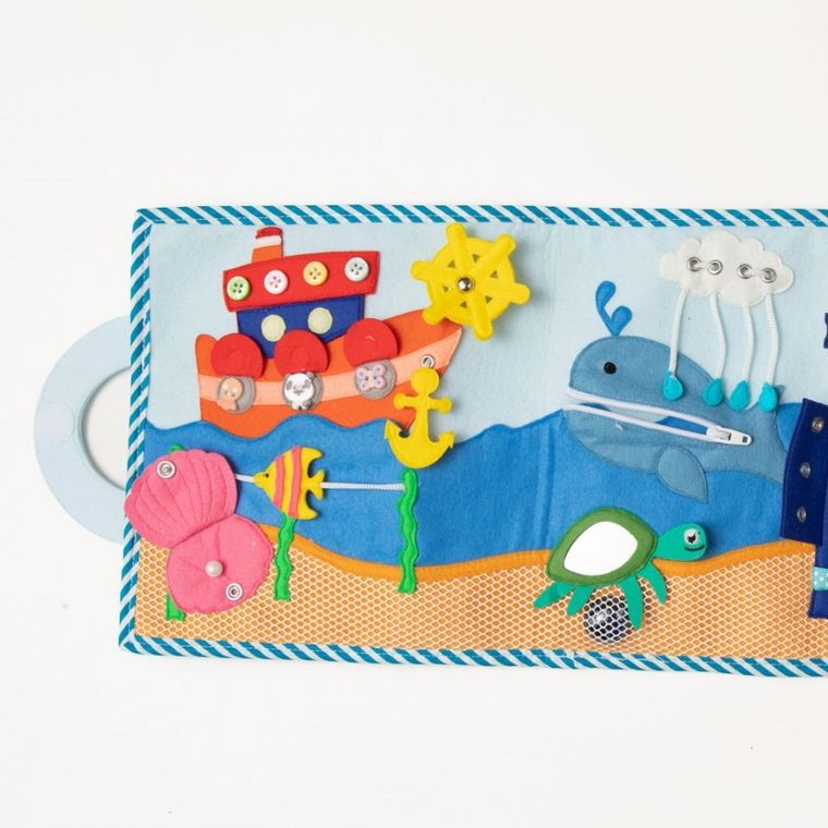 Jolly Designs. Magiczna Ryba. Tablica manipulacyjna. Książeczka sensoryczna