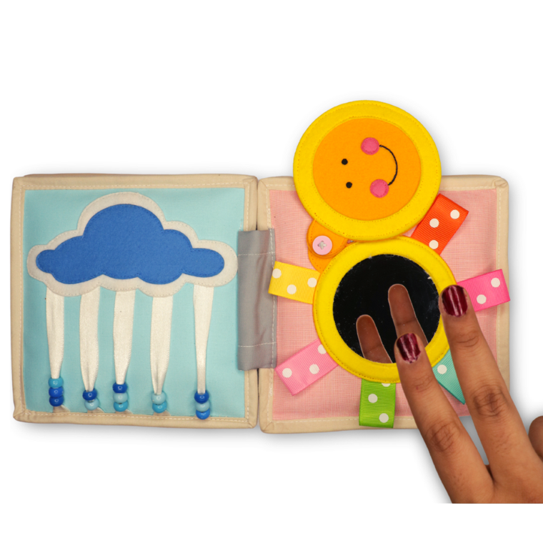 Jolly Designs. Owieczka. Książeczka sensoryczno-manipulacyjna