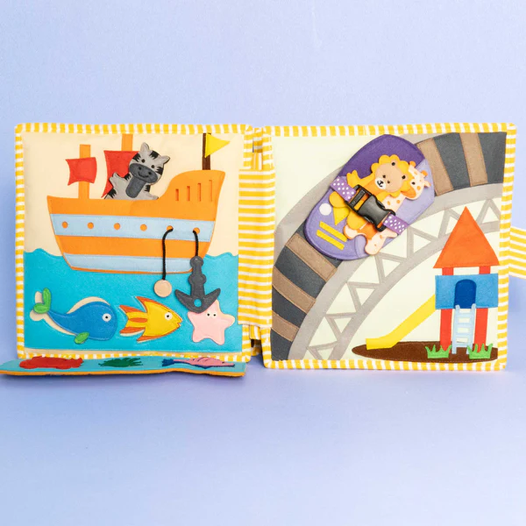 Jolly Designs. Podróżnik. Książeczka sensoryczno-manipulacyjna