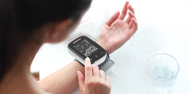 Jumper, HWA21, medyczny ciśnieniomierz nadgarstkowy z aplikacją, biały