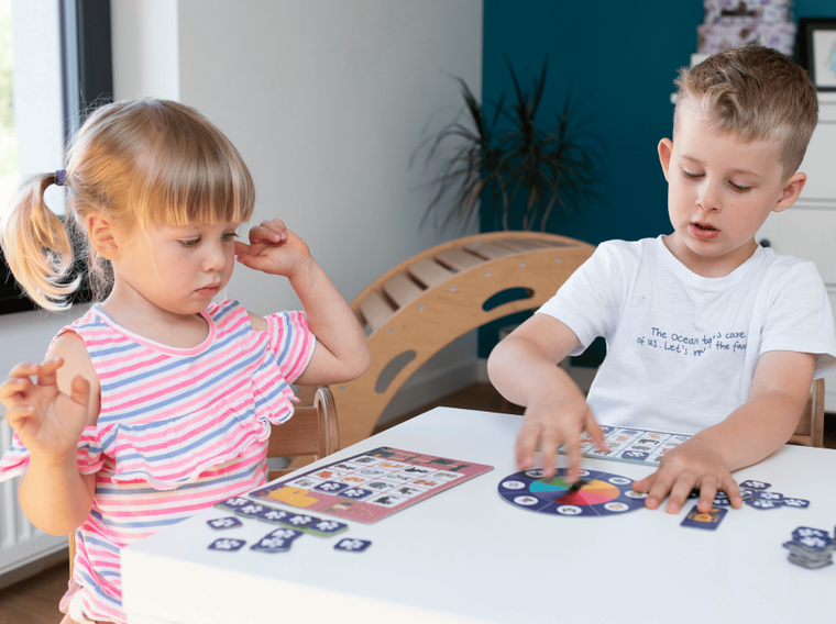 Kapitan Nauka. Bingo, Koty, gra edukacyjna