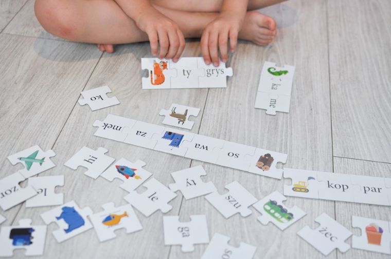 Kapitan Nauka. Zabawa w sylaby. Układanka edukacyjna 4-8 lat