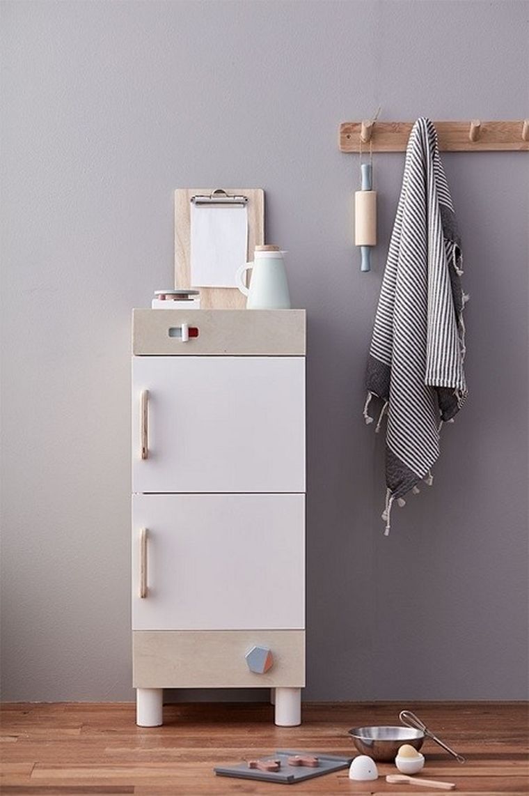 Kid's Concept, Kid's Hub, drewniana lodówka z zamrażarką