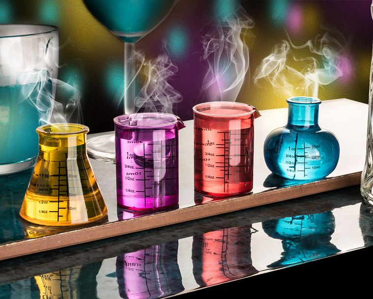 Kieliszki plastikowe, laboratoryjne menzurki