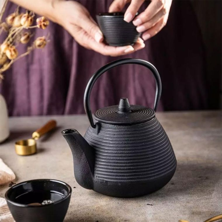 Kinghoff, zaparzacz żeliwny dzbanek z filtrem i filiżankami, 1l