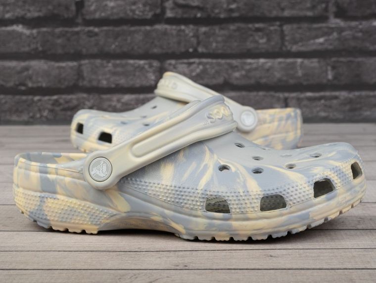 Klapki damskie, szare, Crocs Classic Marbled Clog