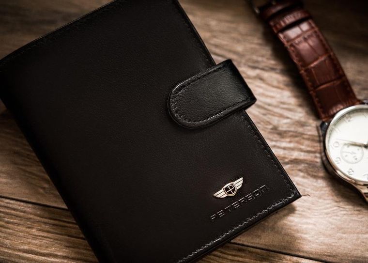 Klasyczny portfel męski z sekcją na karty, Peterson