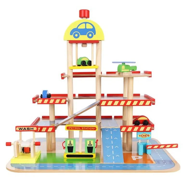 Kruzzel, drewniany parking