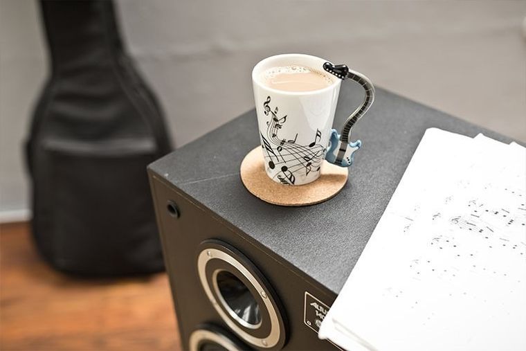 Kubek muzyka, niebieska gitara