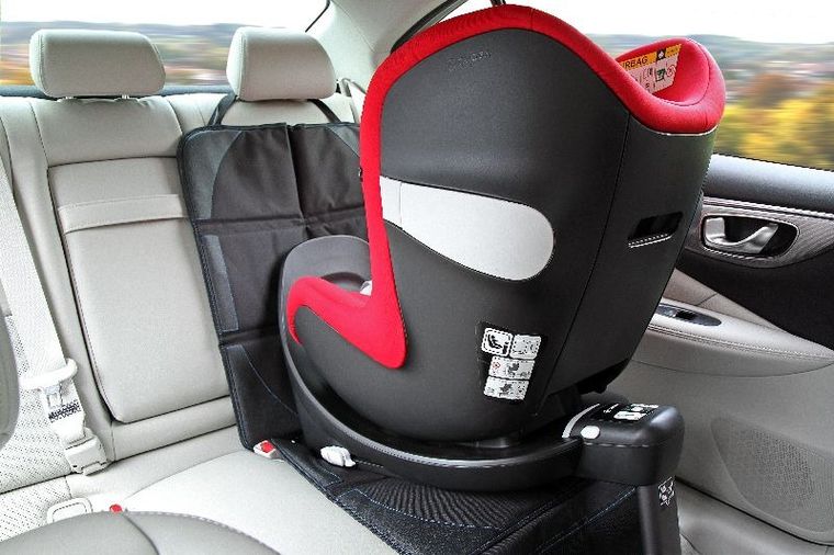 LittleLife, mata ochronna pod fotelik