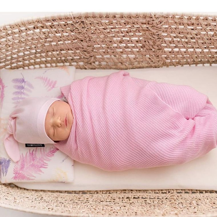 LullaLove, dziergany kocyk bambusowy, elastyczna mgiełka, różowy, 90-90 cm