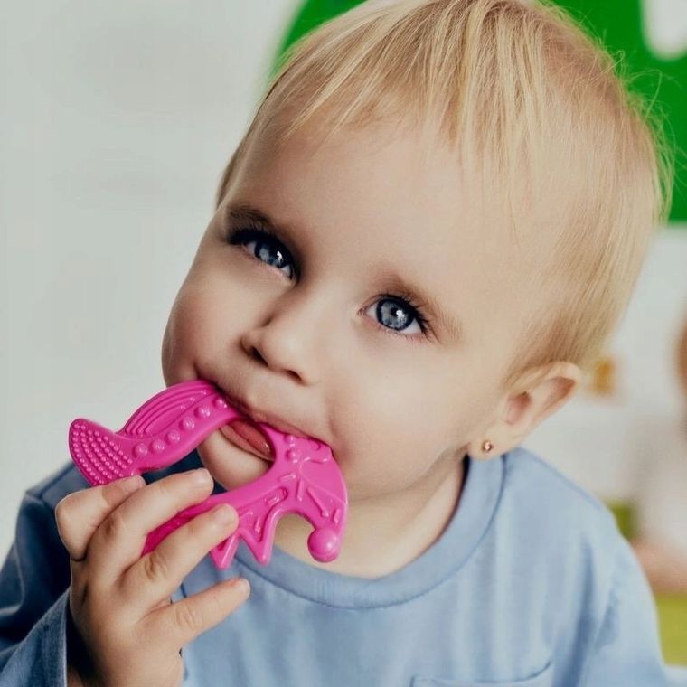 Luu Kids, Ollie the Dragon, gryzak dla dzieci, Pink