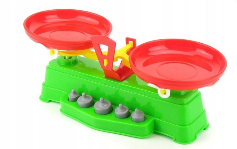 Marek, waga szalkowa z odważnikami