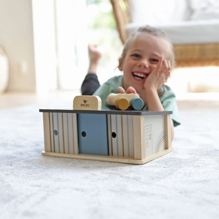 Micki, garaż drewniany