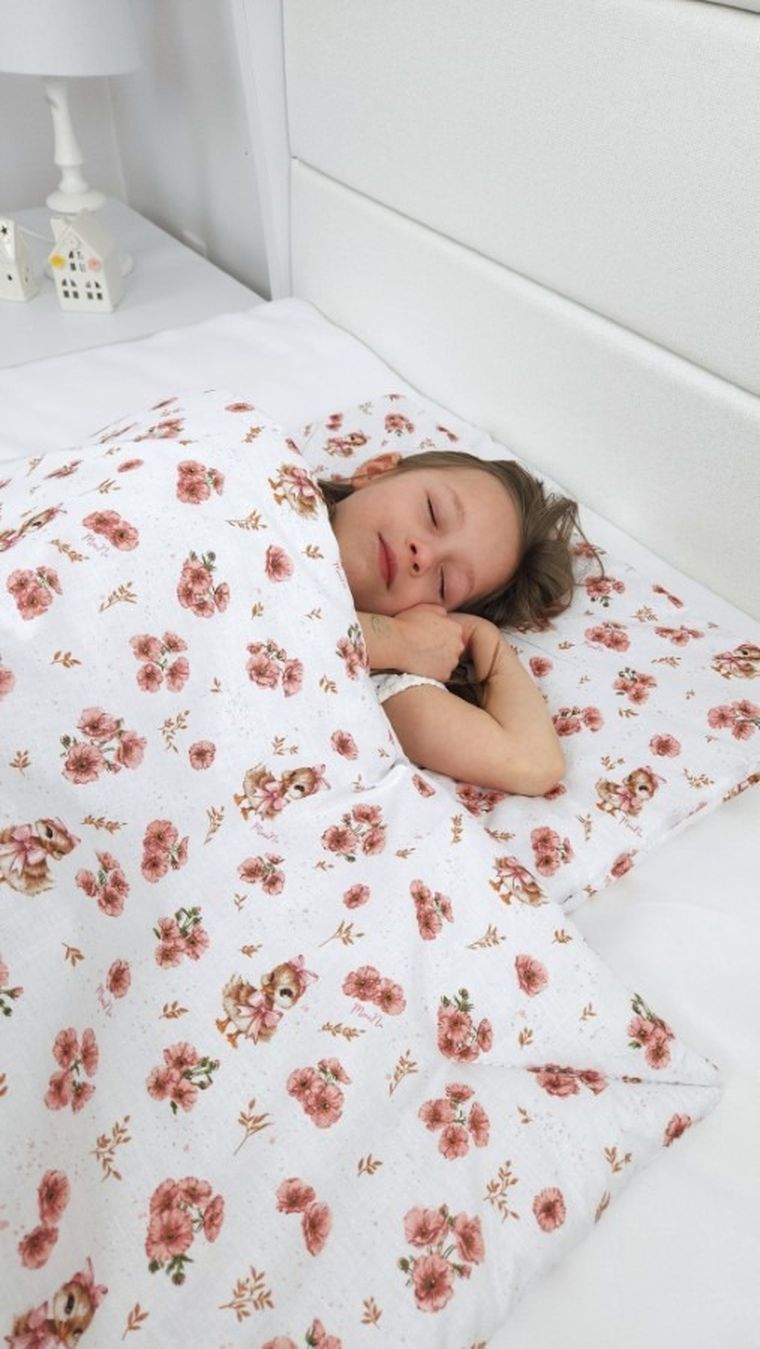 MimiNu, Kaczuszki, 2-częściowy komplet pościeli z wypełnieniem, pudrowy róż, 100-75 cm