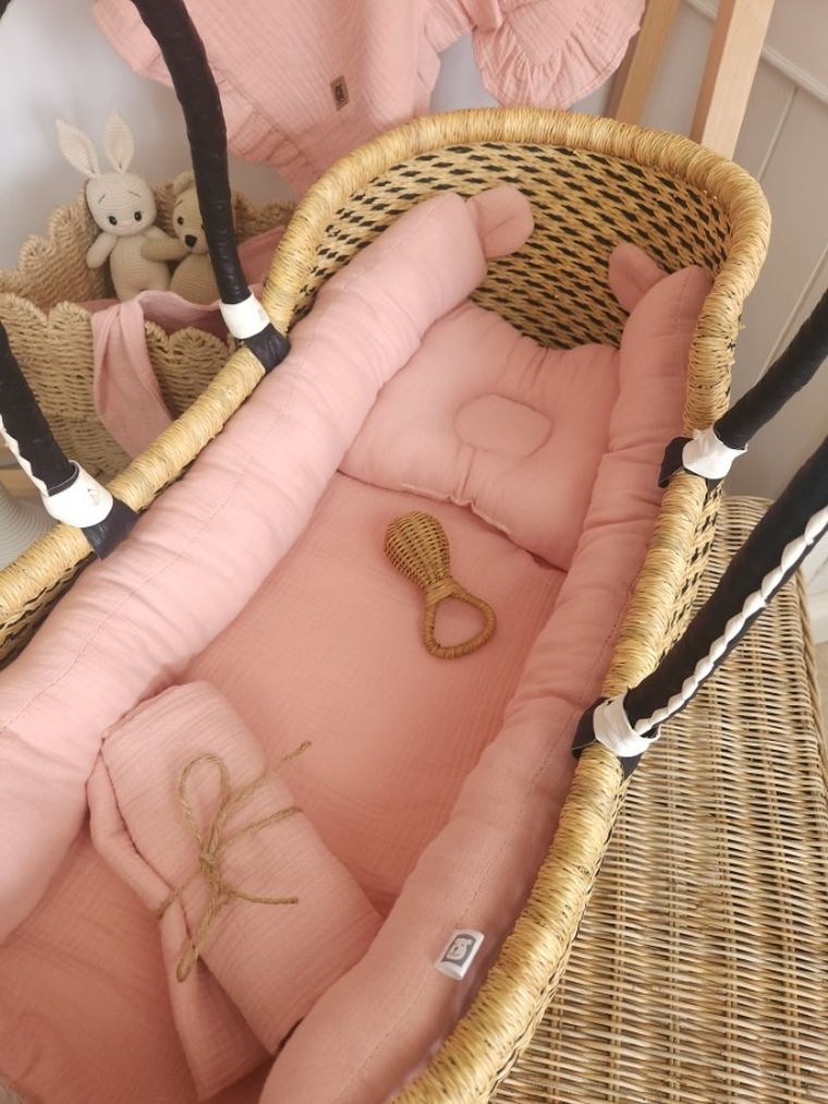 MimiNu, kokon, muślinowa poduszka ergonomiczna, pudrowy róż