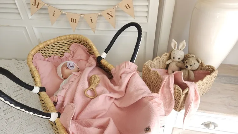 MimiNu, zestaw z falbanką, kocyk 60-70 cm, muślin, pudrowy róż