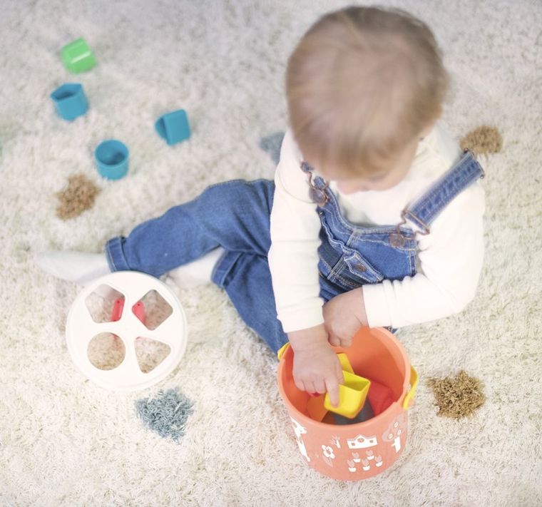 Miniland, Feel To Learn, łososiowe wiaderko z klockami, sorter kształtów