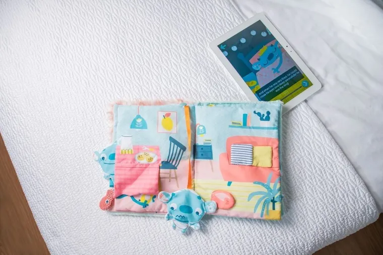 Miniland, Monster telling, Codzienne czynności, miękka książka edukacyjna, sensoryczna