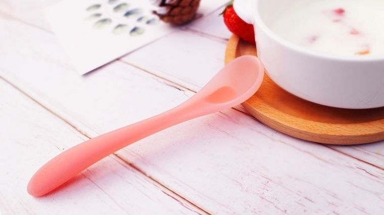 Mombella, łyżeczka silikonowa, pink, 2 szt.