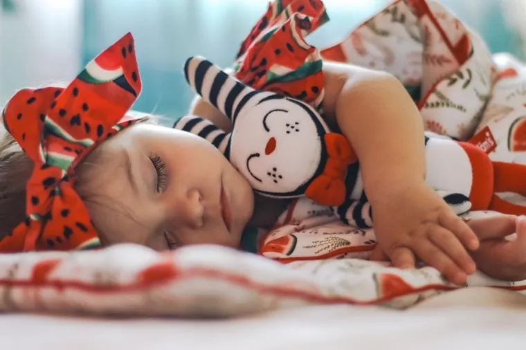 Mom's Care, hycuś, kontrastowa maskotka grzechotka, zabawka sensoryczna