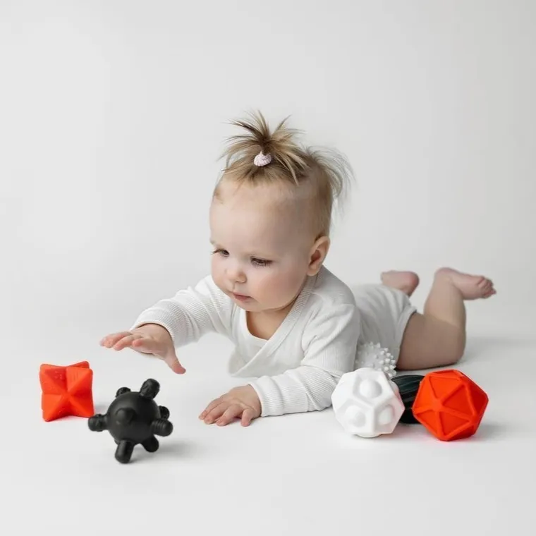 Mom's Care, kontrastowe piłeczki sensoryczne, 6 szt.