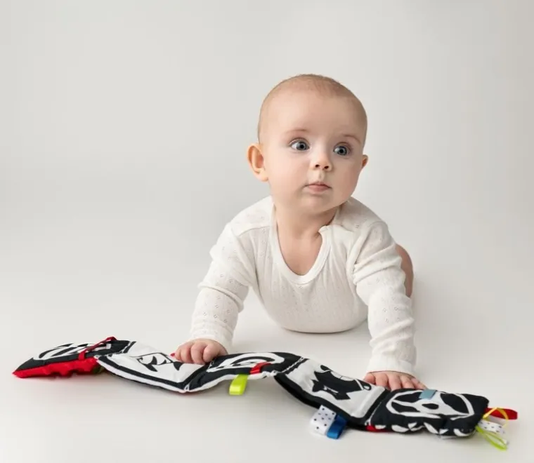 Mom's Care, mała książeczka, kontrastowa zabawka sensoryczna, różowa