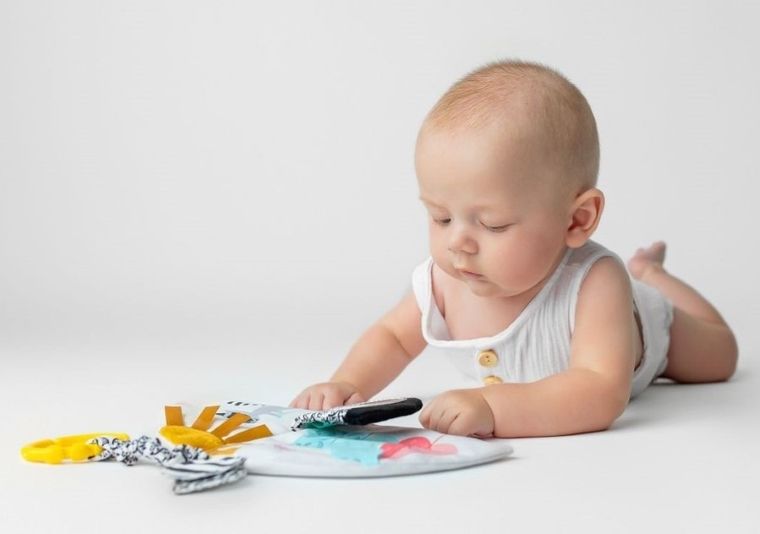 Mom's care, Szop Pedro, książeczka sensoryczna