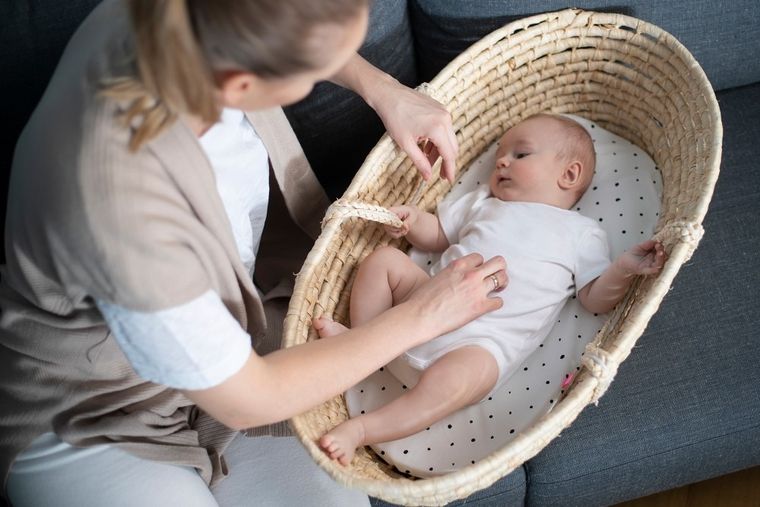 Motherhood, Kropeczki, prześcieradło do gondoli/kosza Mojżesza z gumką, 35-75 cm